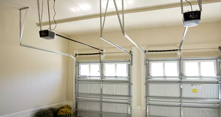 Residential Emergency Garage Door Repair in Wesley Chapel, FL